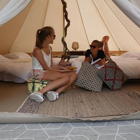 מלון בסטון Glamping Du Moulin מראה חיצוני תמונה
