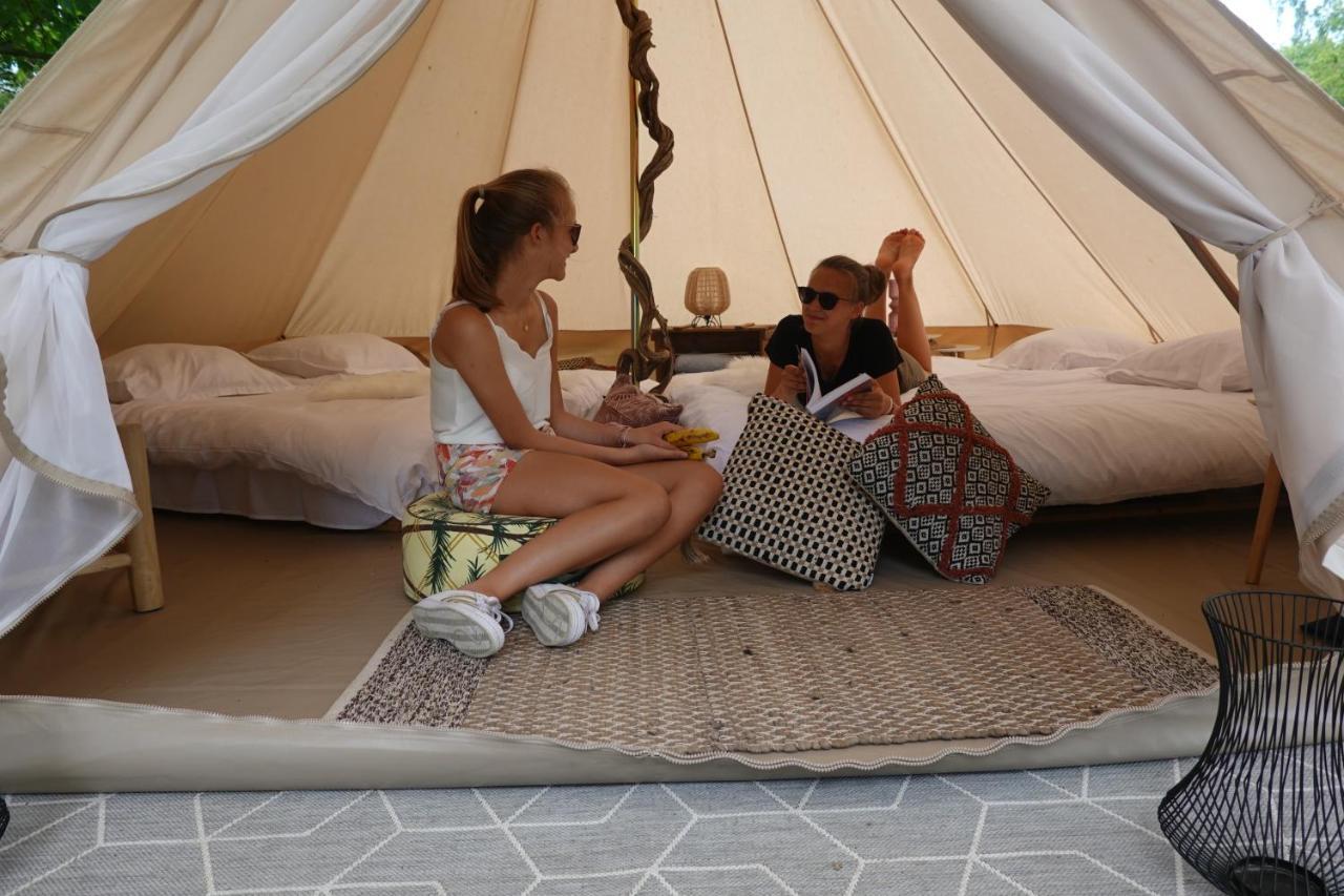 מלון בסטון Glamping Du Moulin מראה חיצוני תמונה